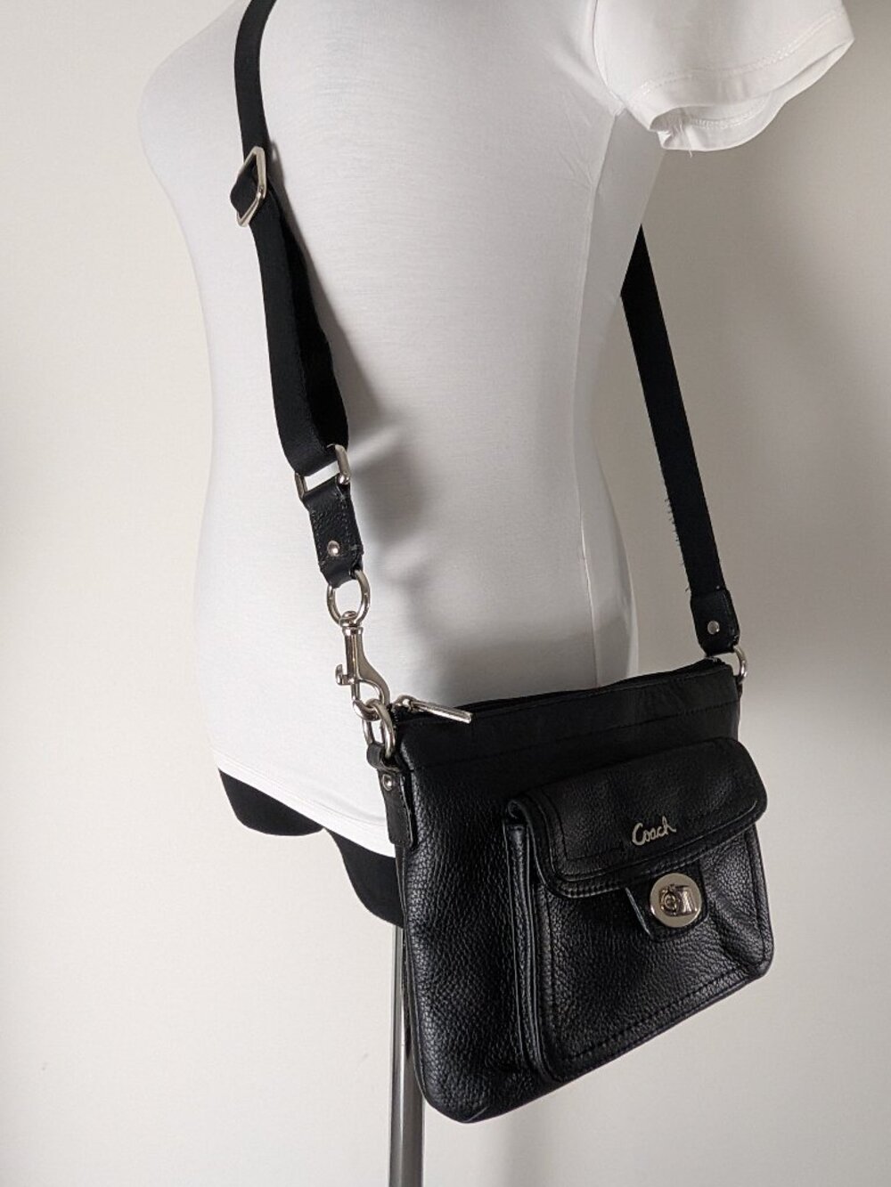 Coach Black Pebbled Leather Turn Lock Pocket Swingpack Crossbody Bag